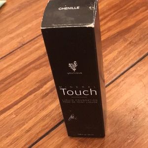 NEW Younique Mineral Touch Foundation Chenille